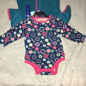 Adorable Size 12 month onesie set!